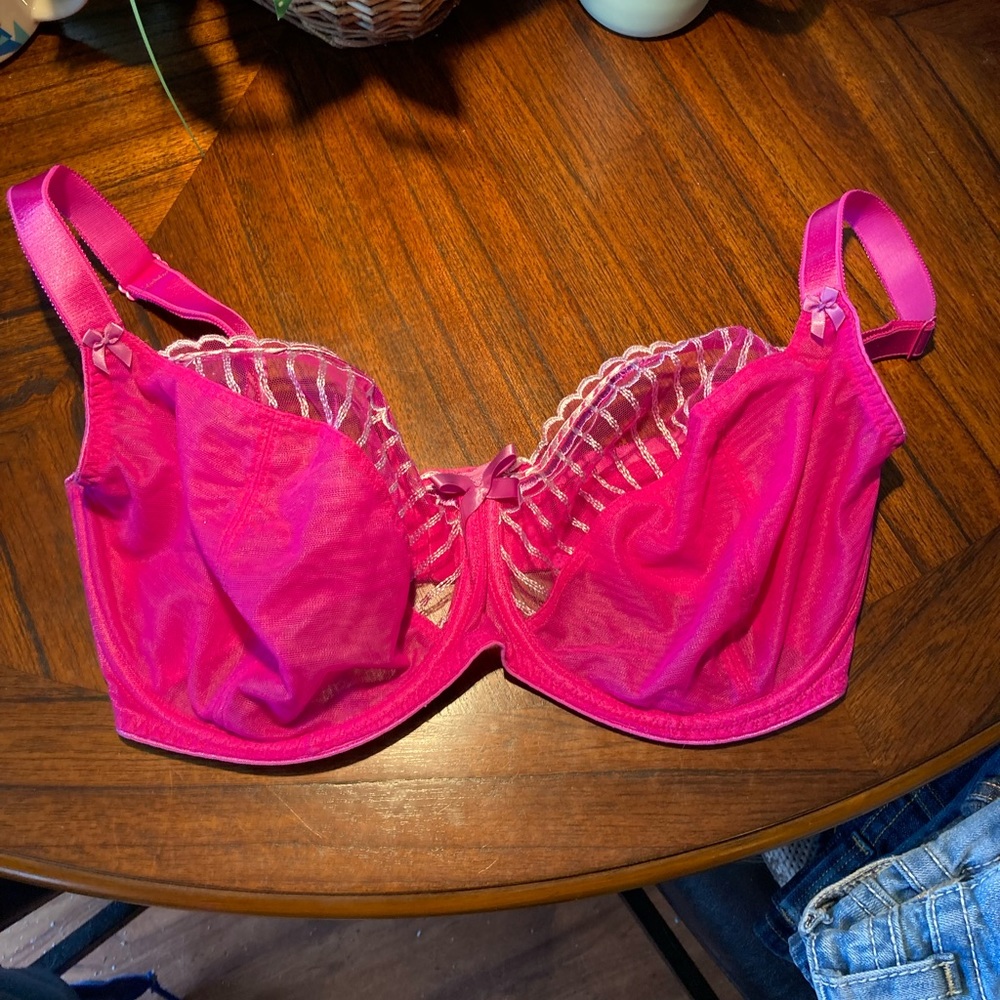 Freya Pink Lacey Underwire Full Support Bra Size 34H.  Practically Brand New!